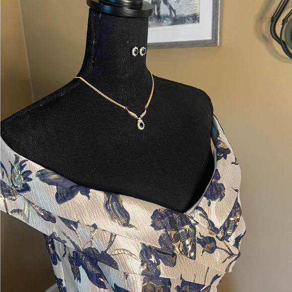 Beautiful Formal Necklace and Earring Set - Picture 8 of 10